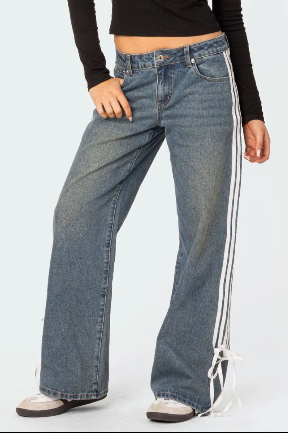 Image of Jeans de pernera ancha con franjas laterales oscuras