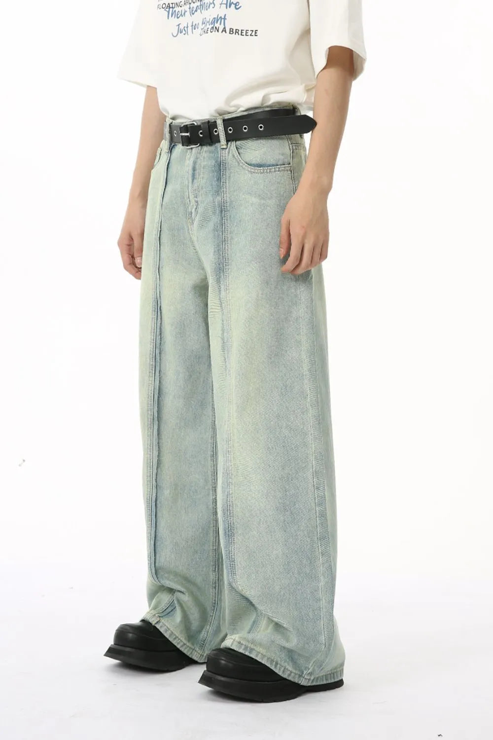 Light Pocketed Wide-Leg Denim Jeans