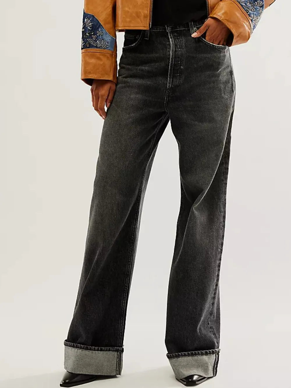 Jeans con dobladillo en el bolsillo
