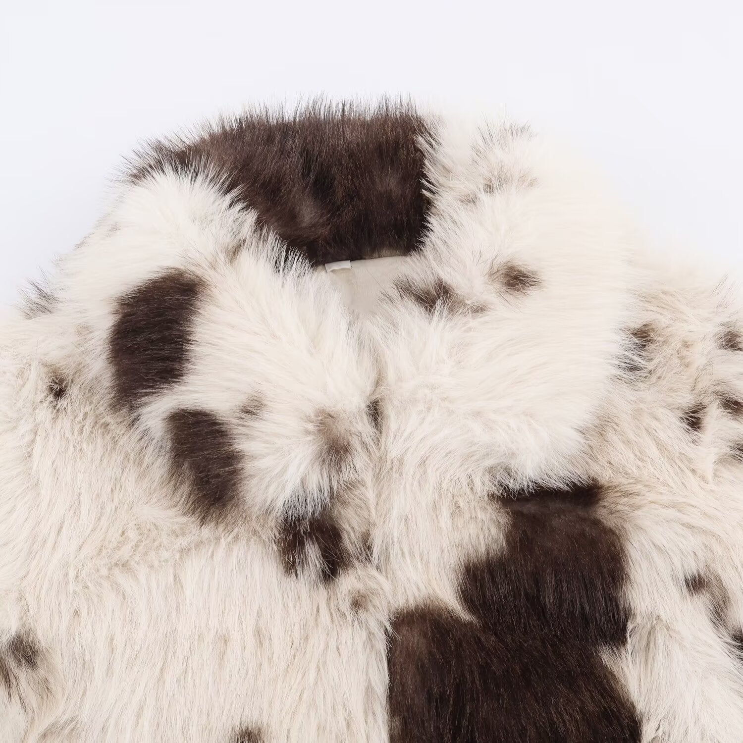 Image of Chaqueta corta efecto pelo sintético en color blanco