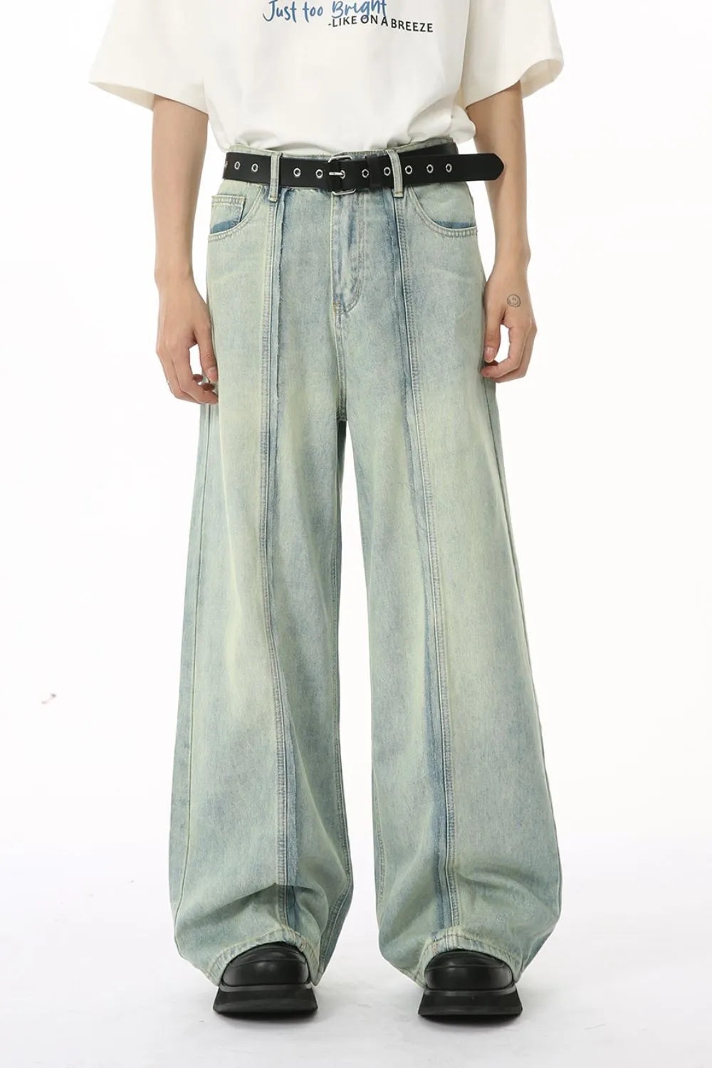 Image of Light Pocketed Wide-Leg Denim Jeans