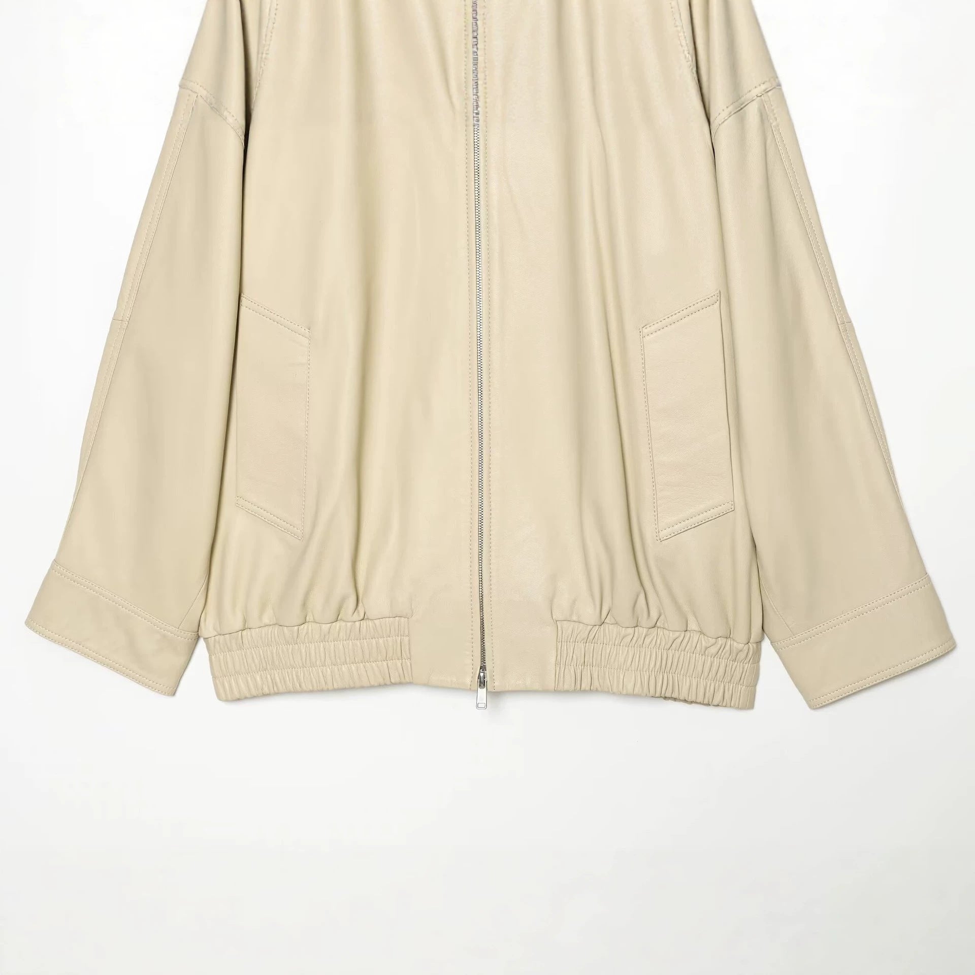 Image of Gabardina motera de piel sintética en color beige oscuro para mujer
