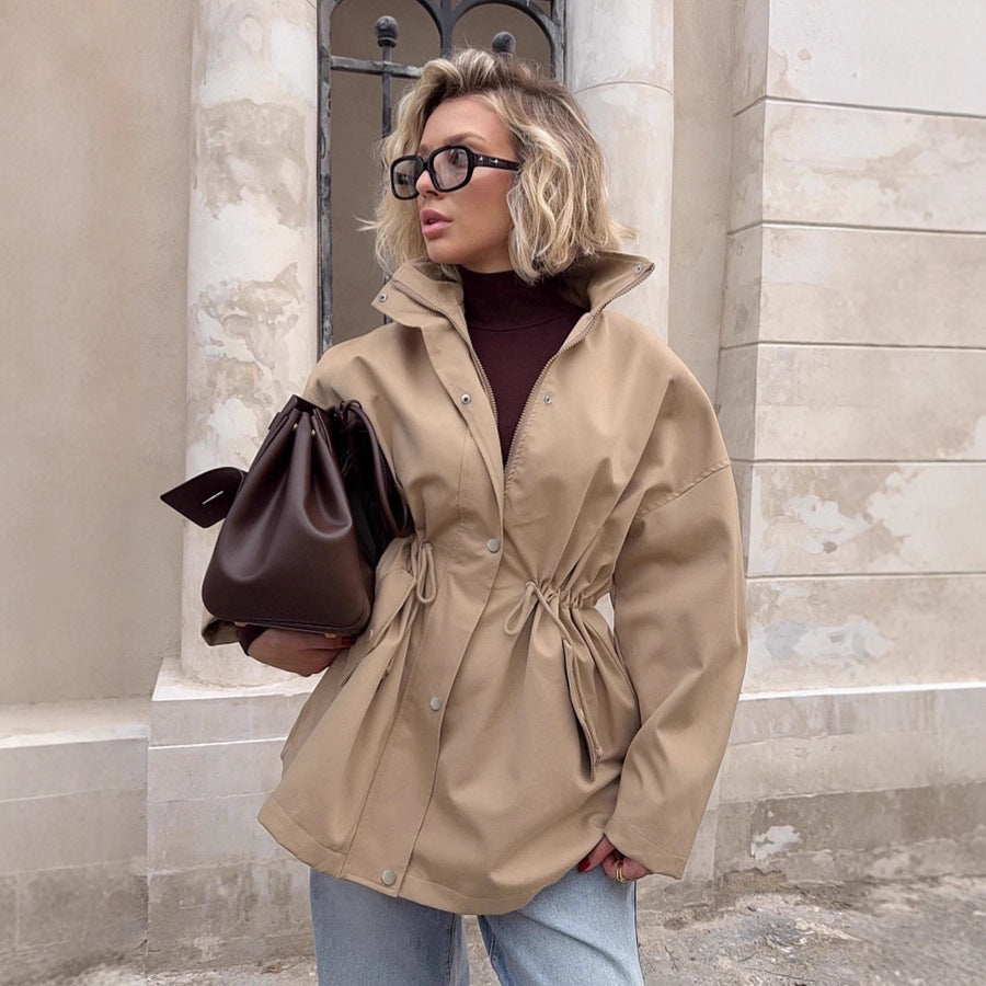 Image of Trench coat color caqui de largo medio con cordón ajustable para mujer