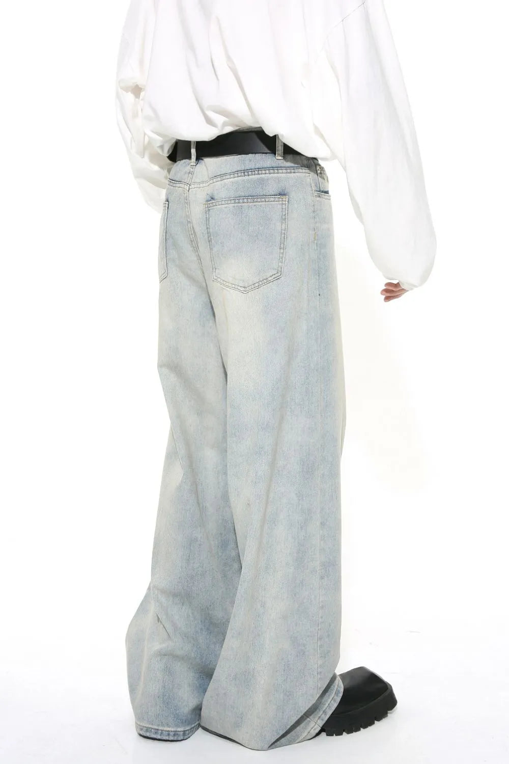 Image of Jeans de corte recto y lavado claro