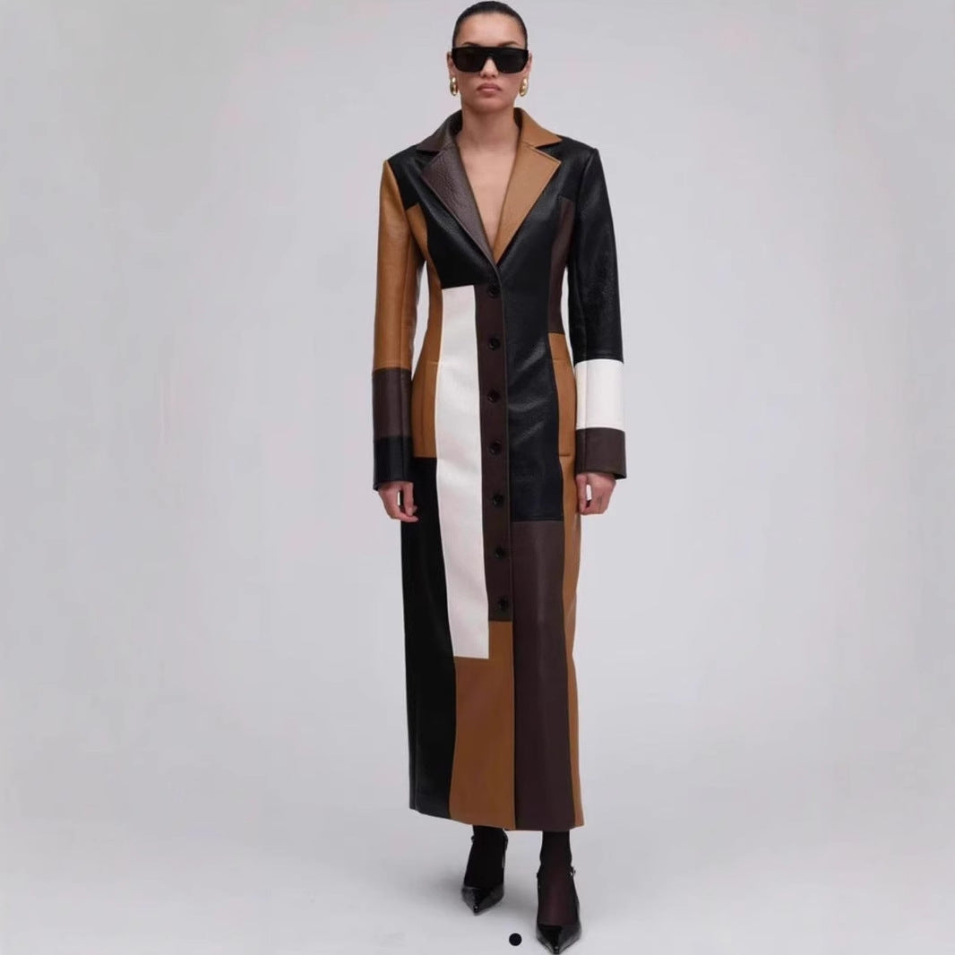 Image of Vestido acampanado de piel sintética con cuello en V para mujer