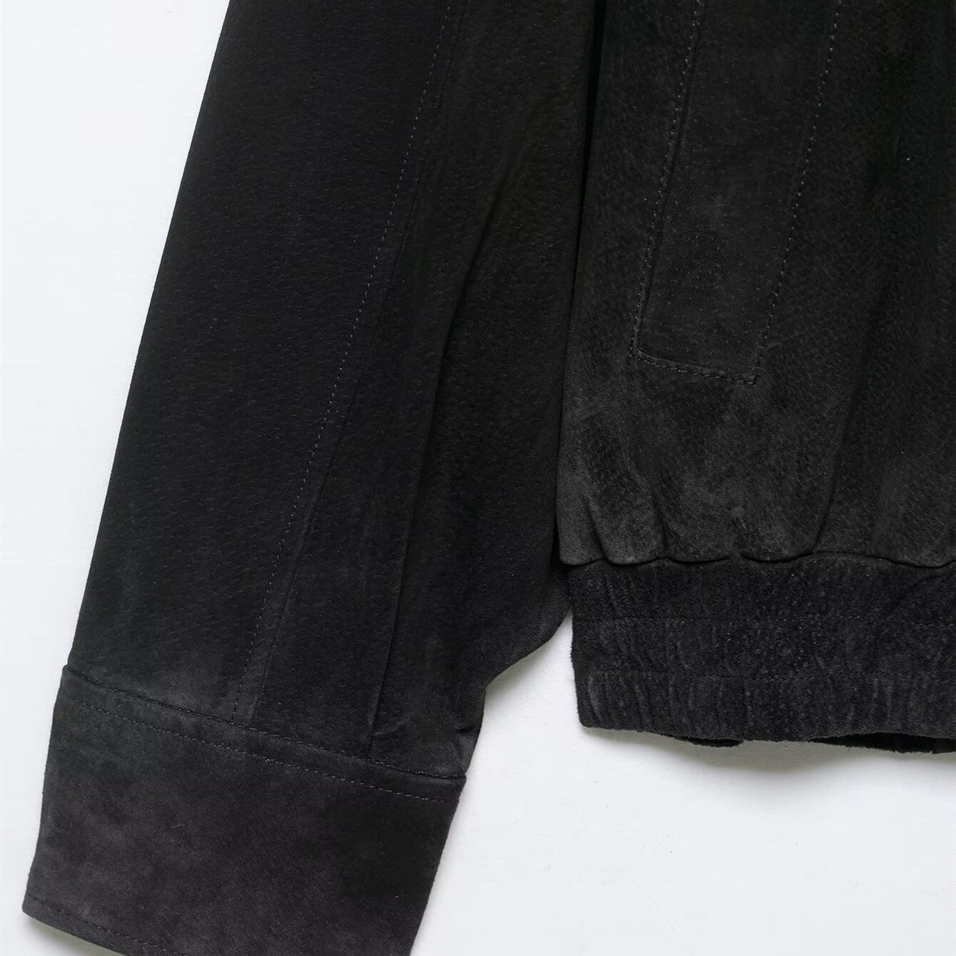 Image of Chaqueta estilo motero con cremallera y textura en marrón oscuro