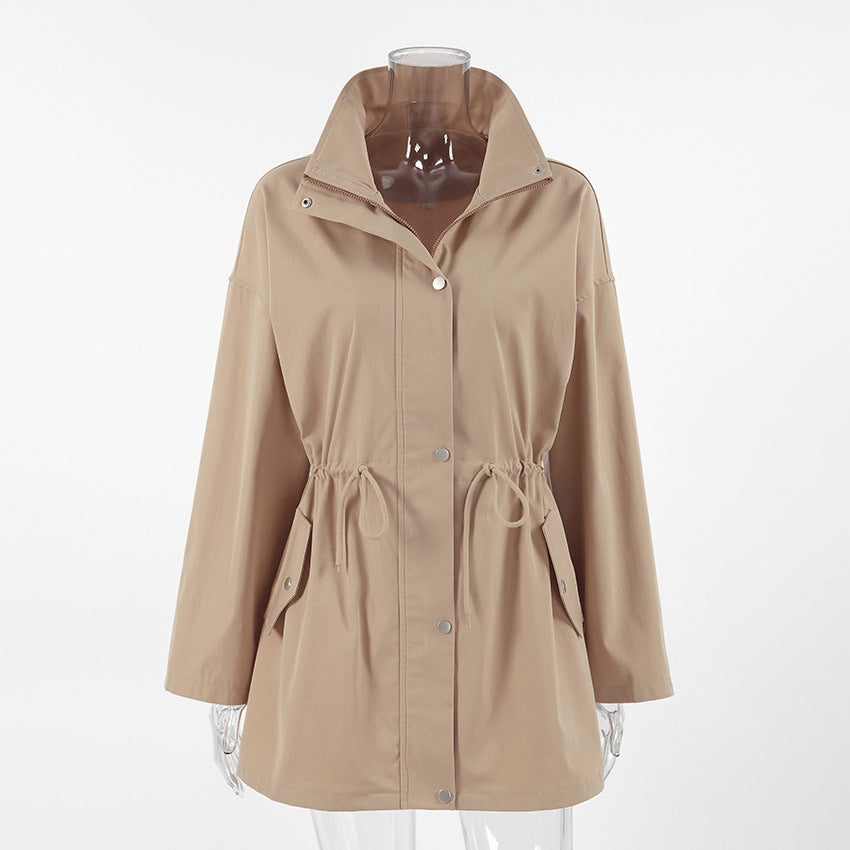 Image of Trench coat color caqui de largo medio con cordón ajustable para mujer
