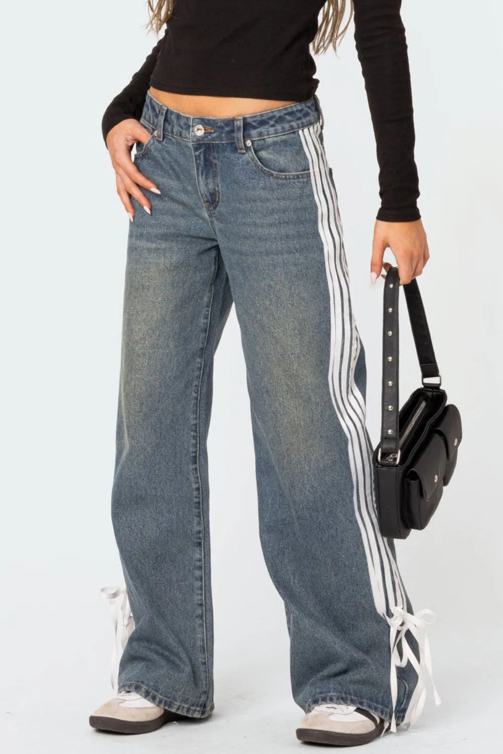 Image of Jeans de pernera ancha con franjas laterales oscuras