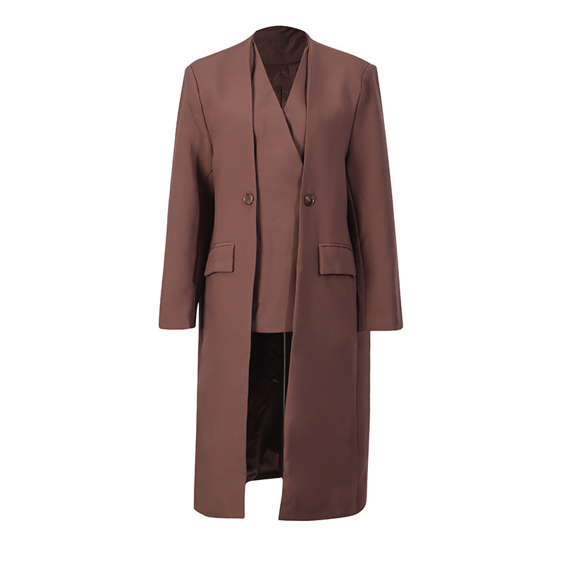 Gabardina cruzada de cuello en V para mujer en color marrón
