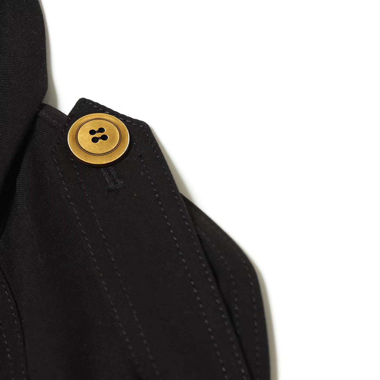 Image of Gabardina entallada de doble botonadura negra para mujer
