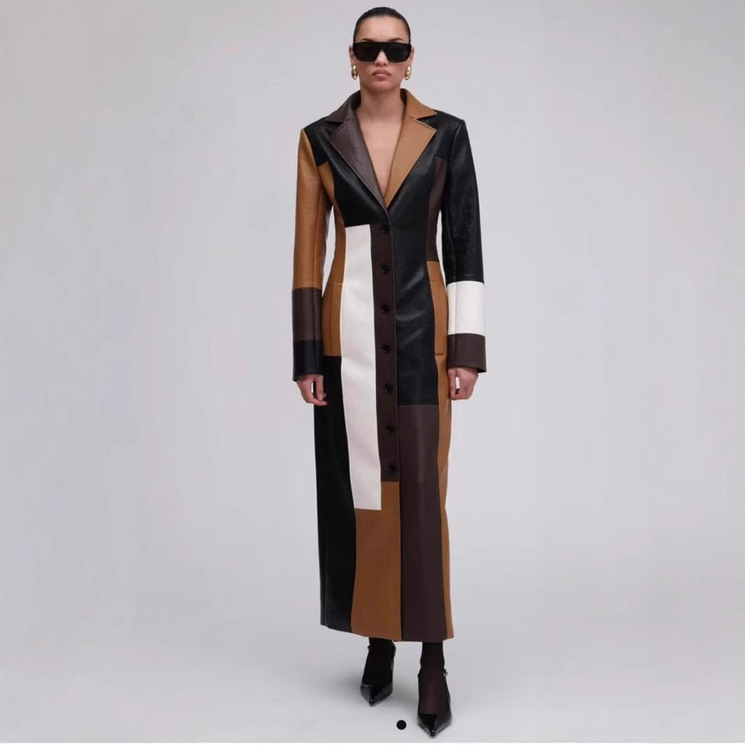 Image of Vestido acampanado de piel sintética con cuello en V para mujer