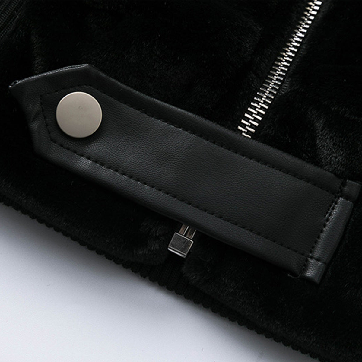Image of Chaqueta estilo motero con cremallera y ribete de pelo en contraste para hombre