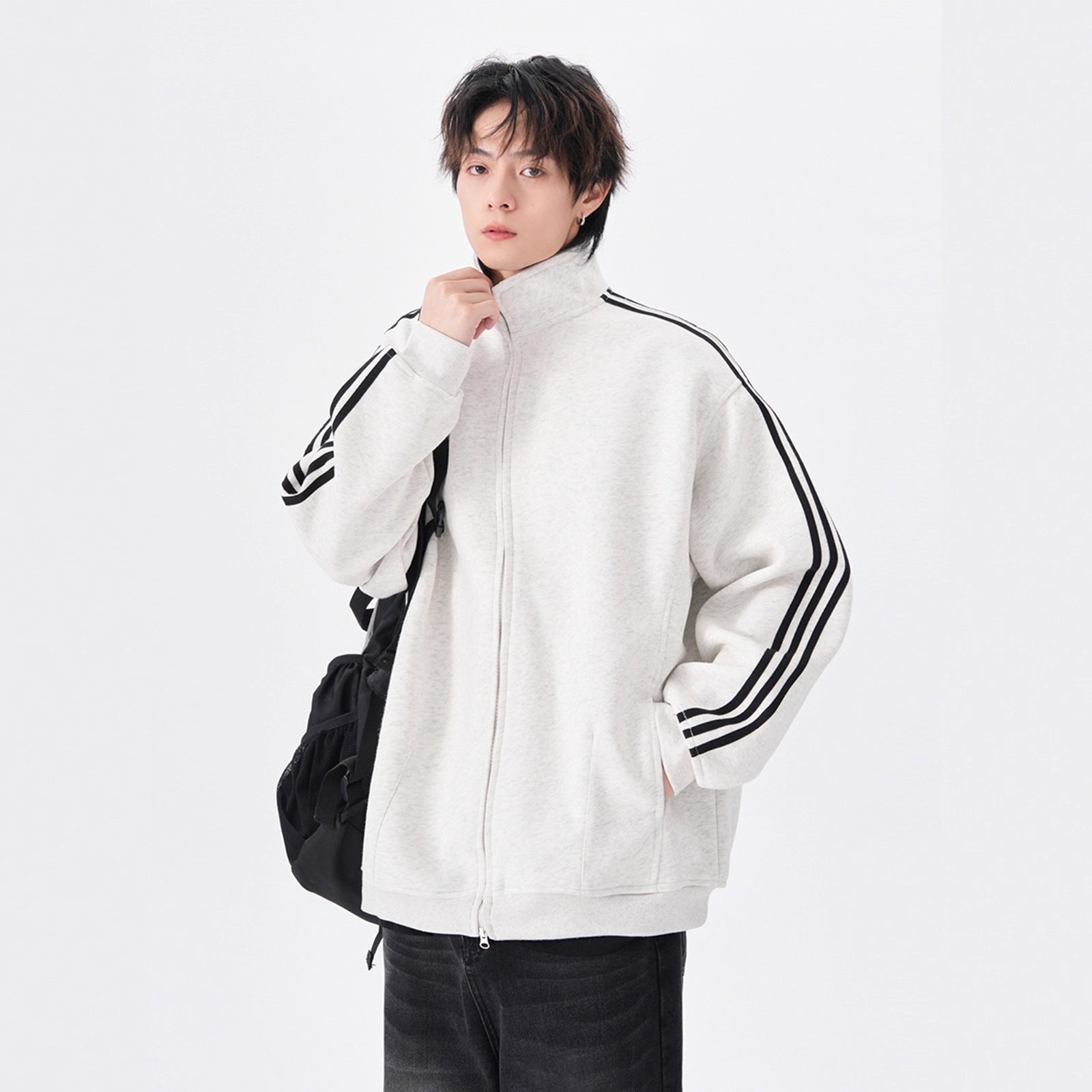 Image of Zeratta Men's three-stripe stand collar zip-up sweatshirt