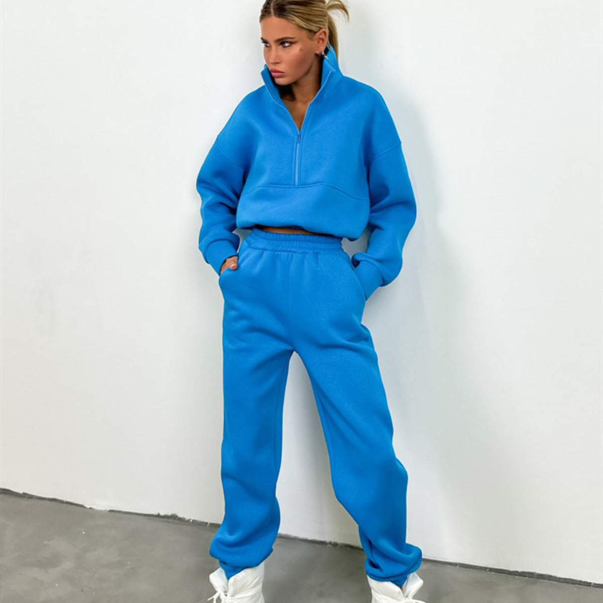 Image of Conjunto de blusa de cuello redondo y pantalón de mezcla de algodón para mujer
