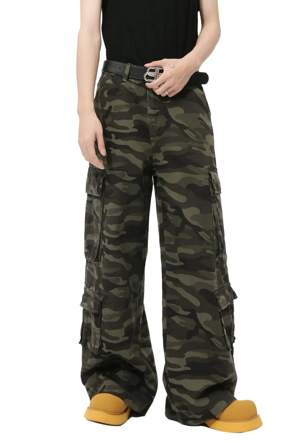 Camouflage Cargo-Pocket Jeans