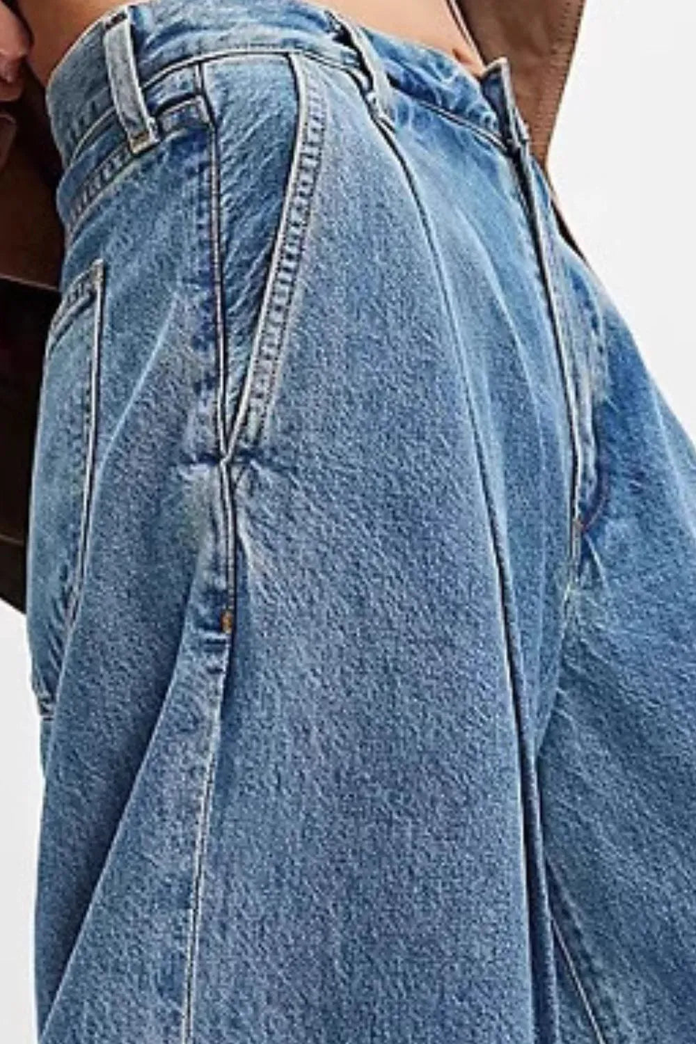 Vaqueros de pierna ancha con bolsillos en azul polvoriento