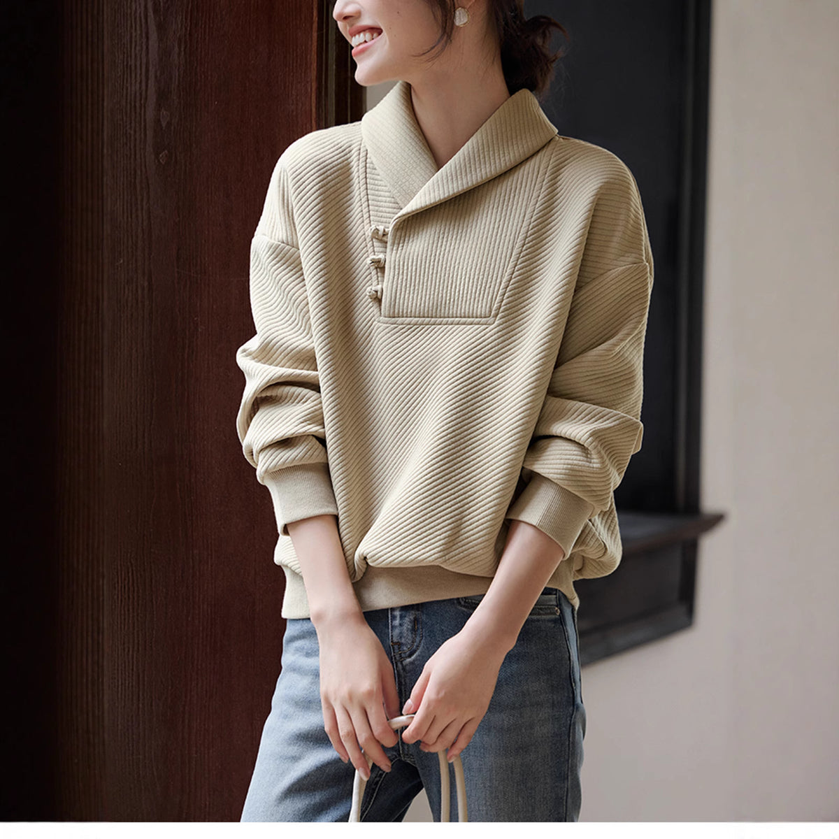 Women's textured loose fit collared sweatshirt