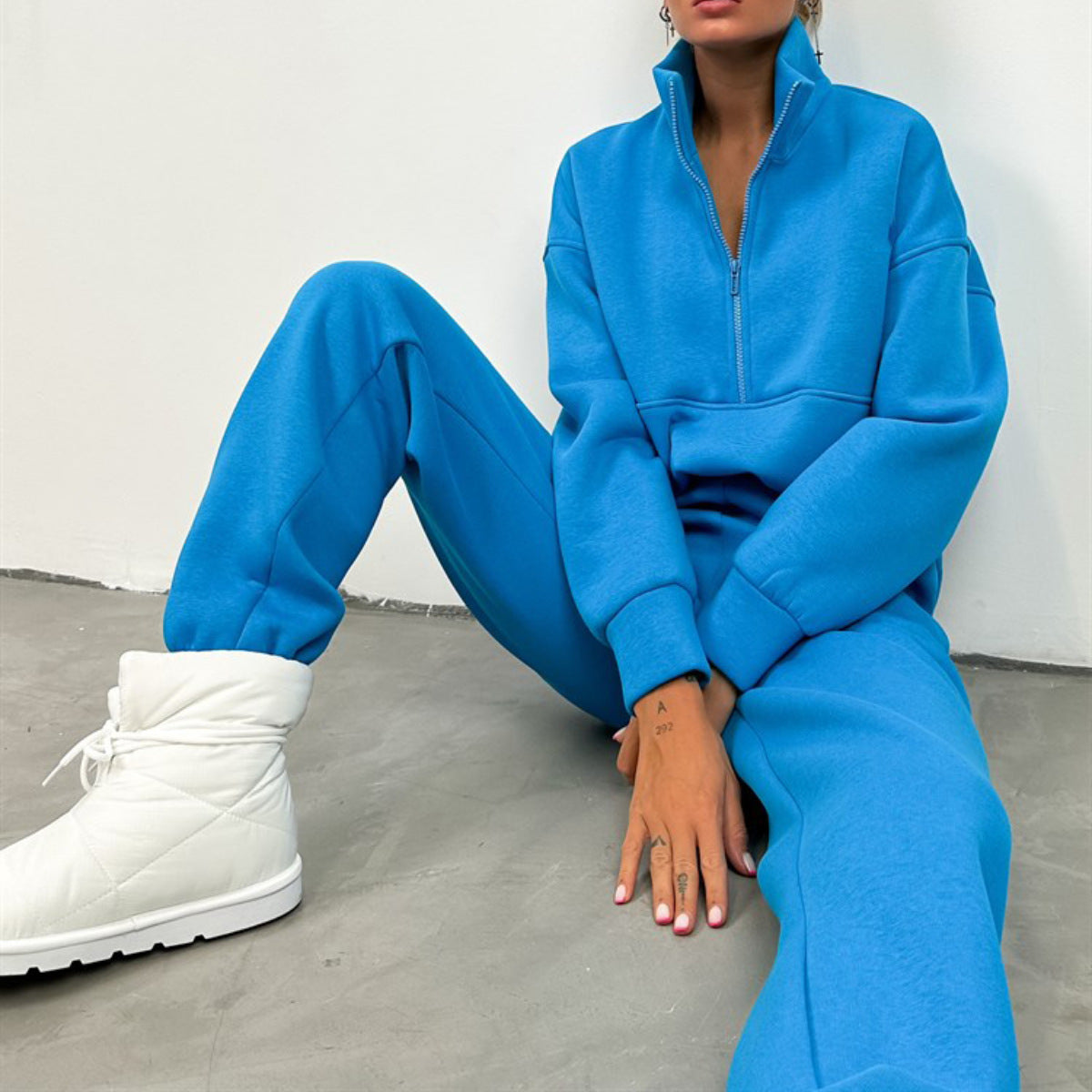 Image of Conjunto de blusa de cuello redondo y pantalón de mezcla de algodón para mujer