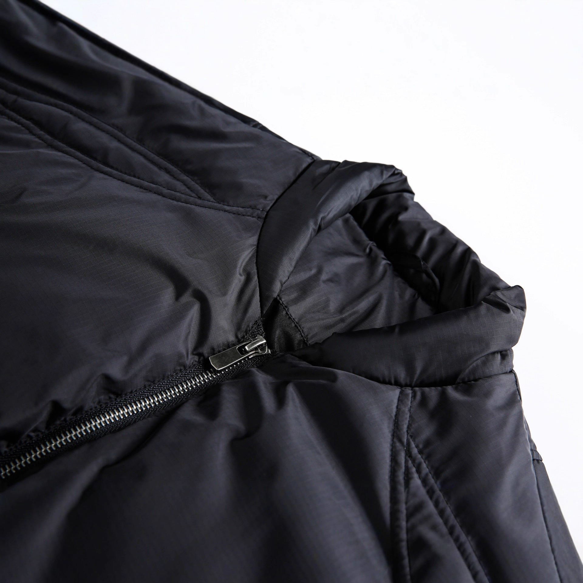 Image of Chaqueta acolchada corta de nailon para hombre