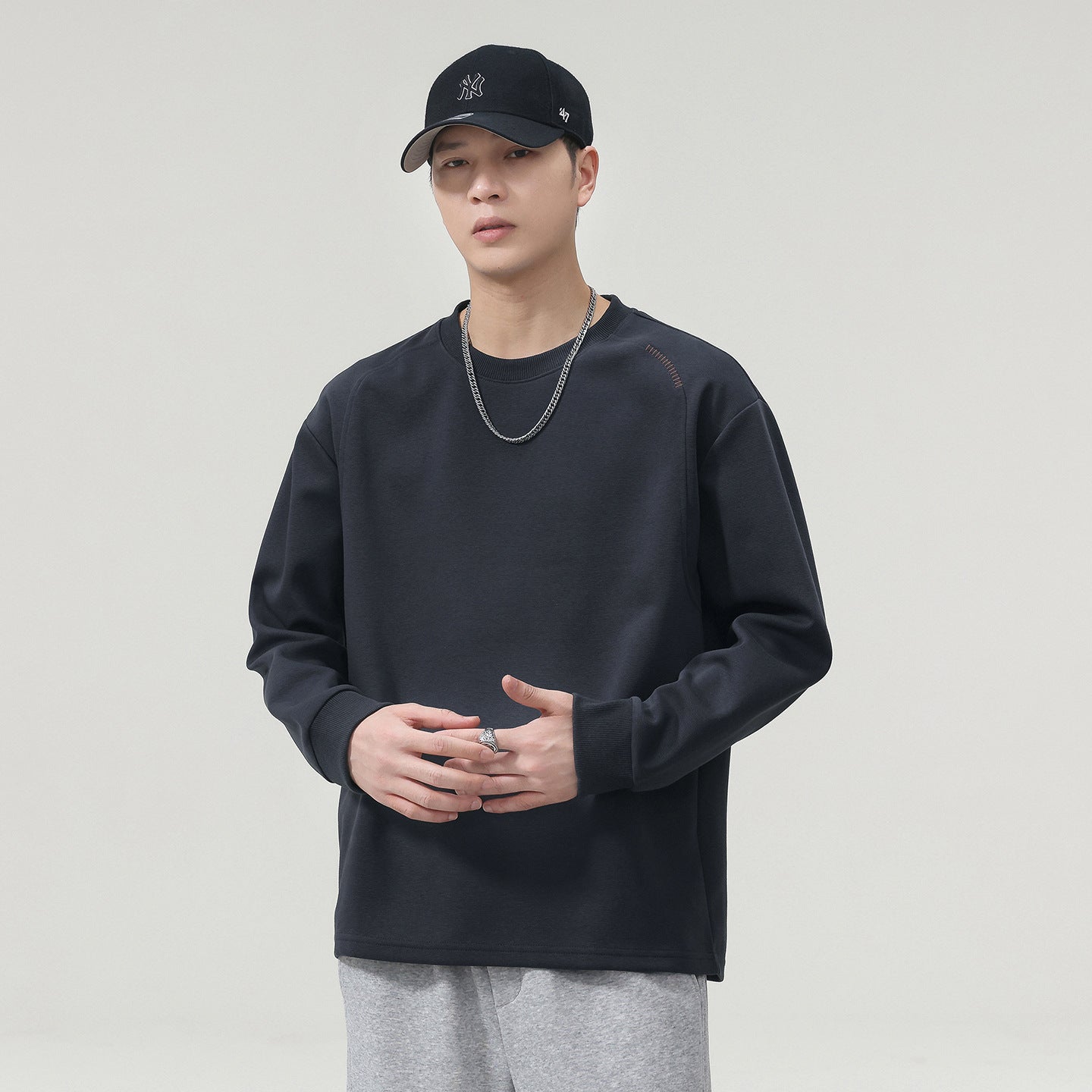 Image of Sudadera de cuello redondo y corte holgado en mezcla de algodón para hombre
