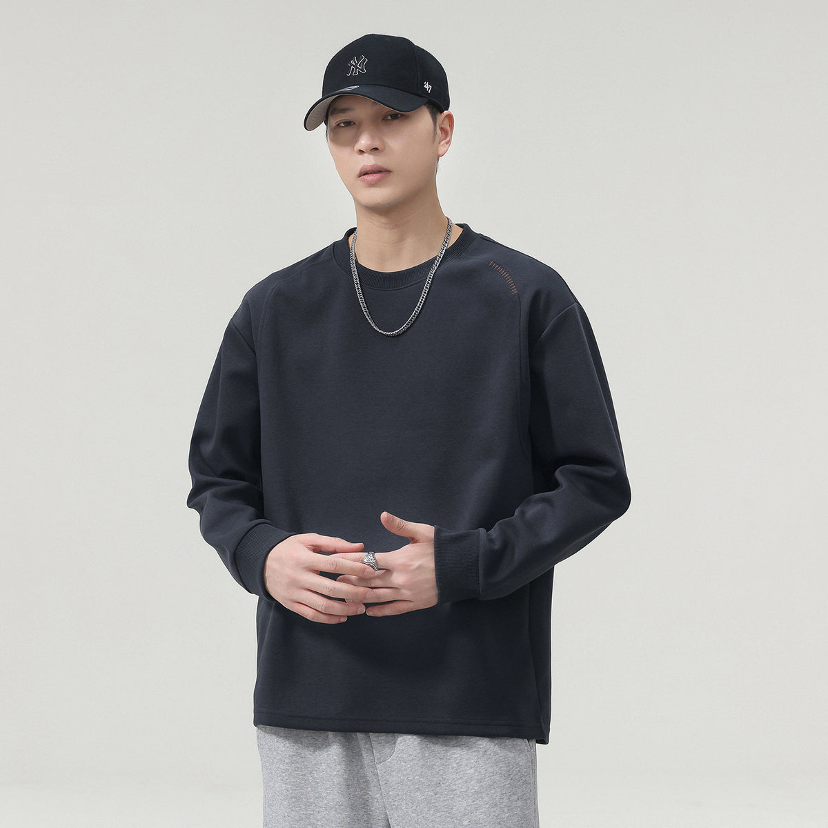 Sudadera de cuello redondo y corte holgado en mezcla de algodón para hombre