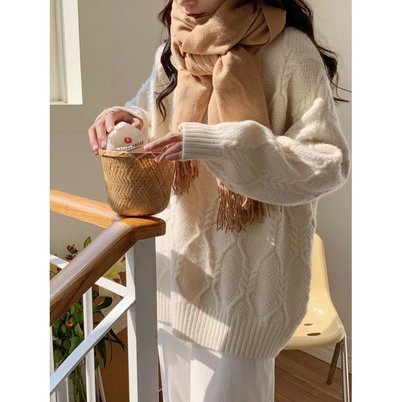 Women's oversized cable knit crewneck sweater