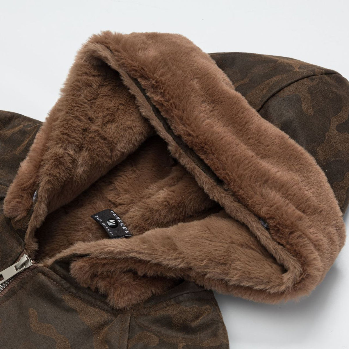 Chaqueta marrón con capucha para mujer