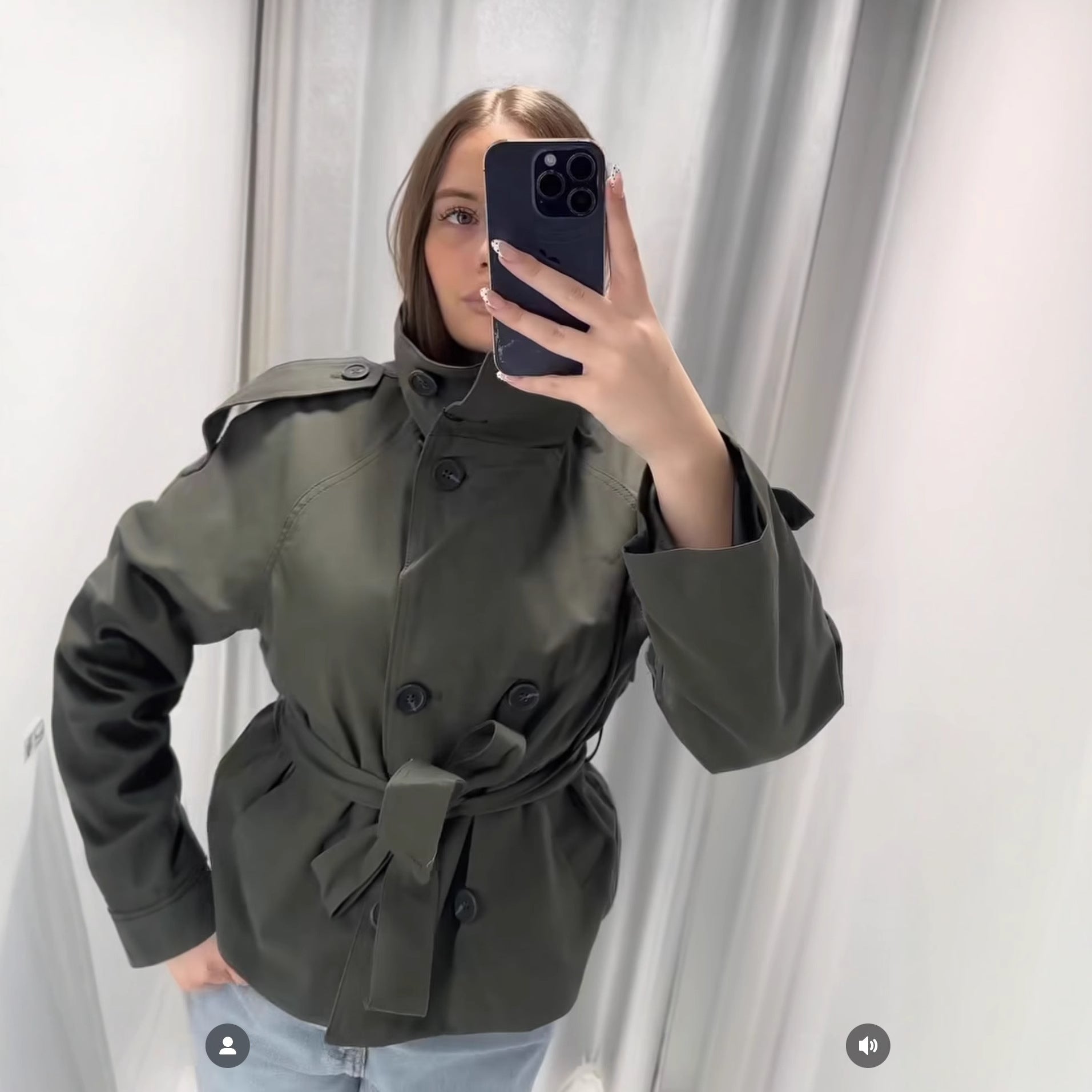 Image of Trench coat cruzado corto para mujer