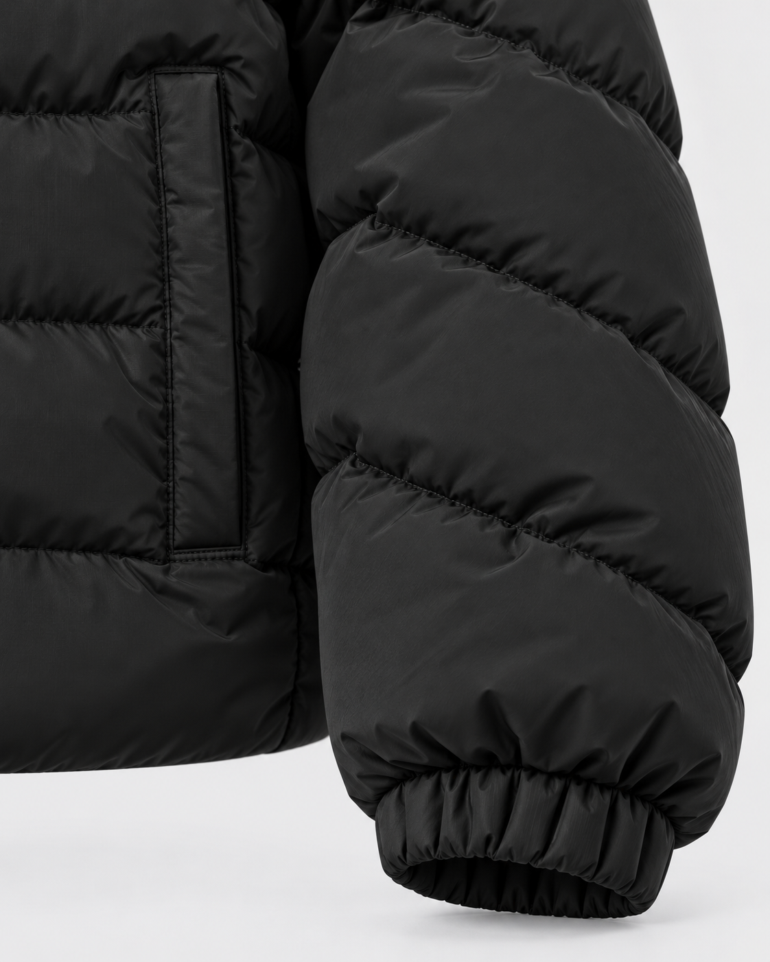 Black | Close-up of the front zipper and side pocket on the quilted puffer jacket